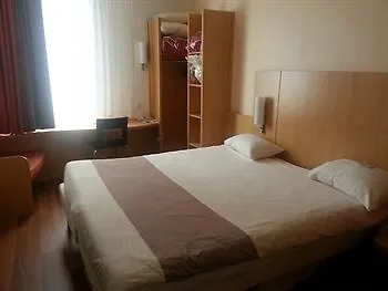 イビス ドメニル ポルト ドレー